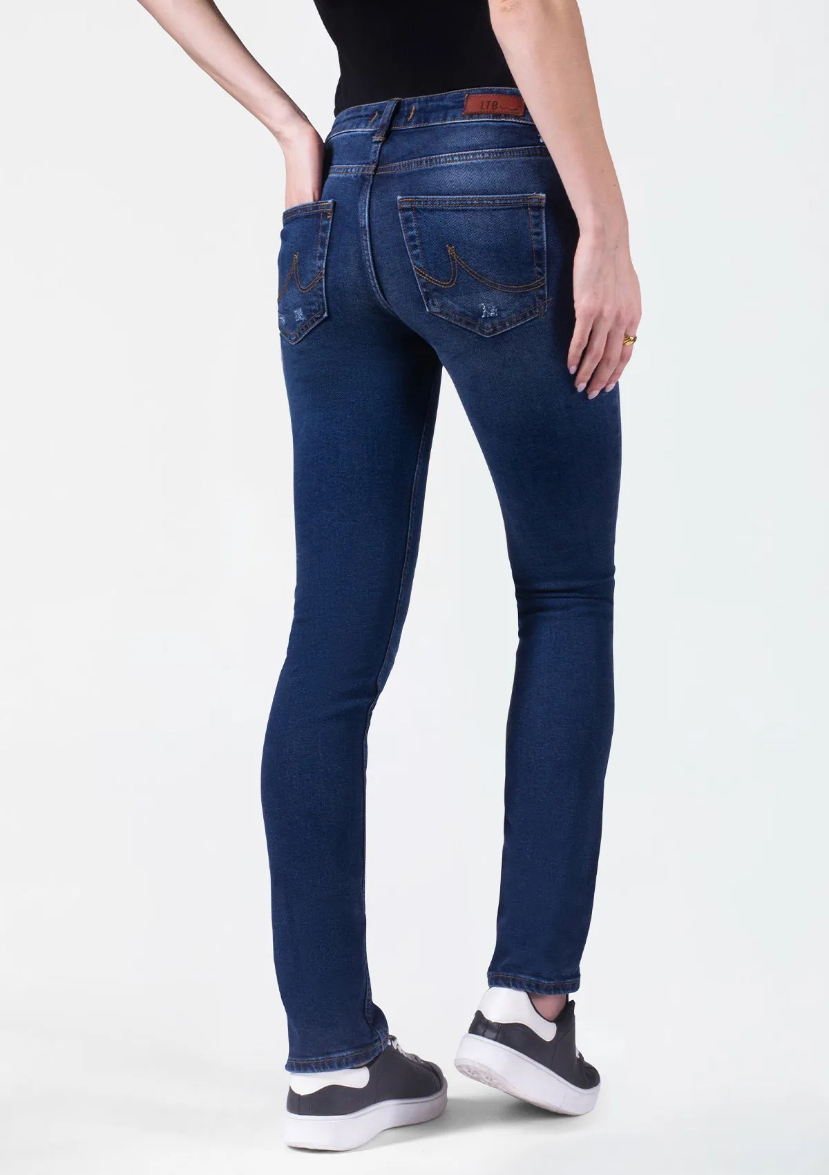 Aspen Y Winona Mid Rise Slim Straight Jean