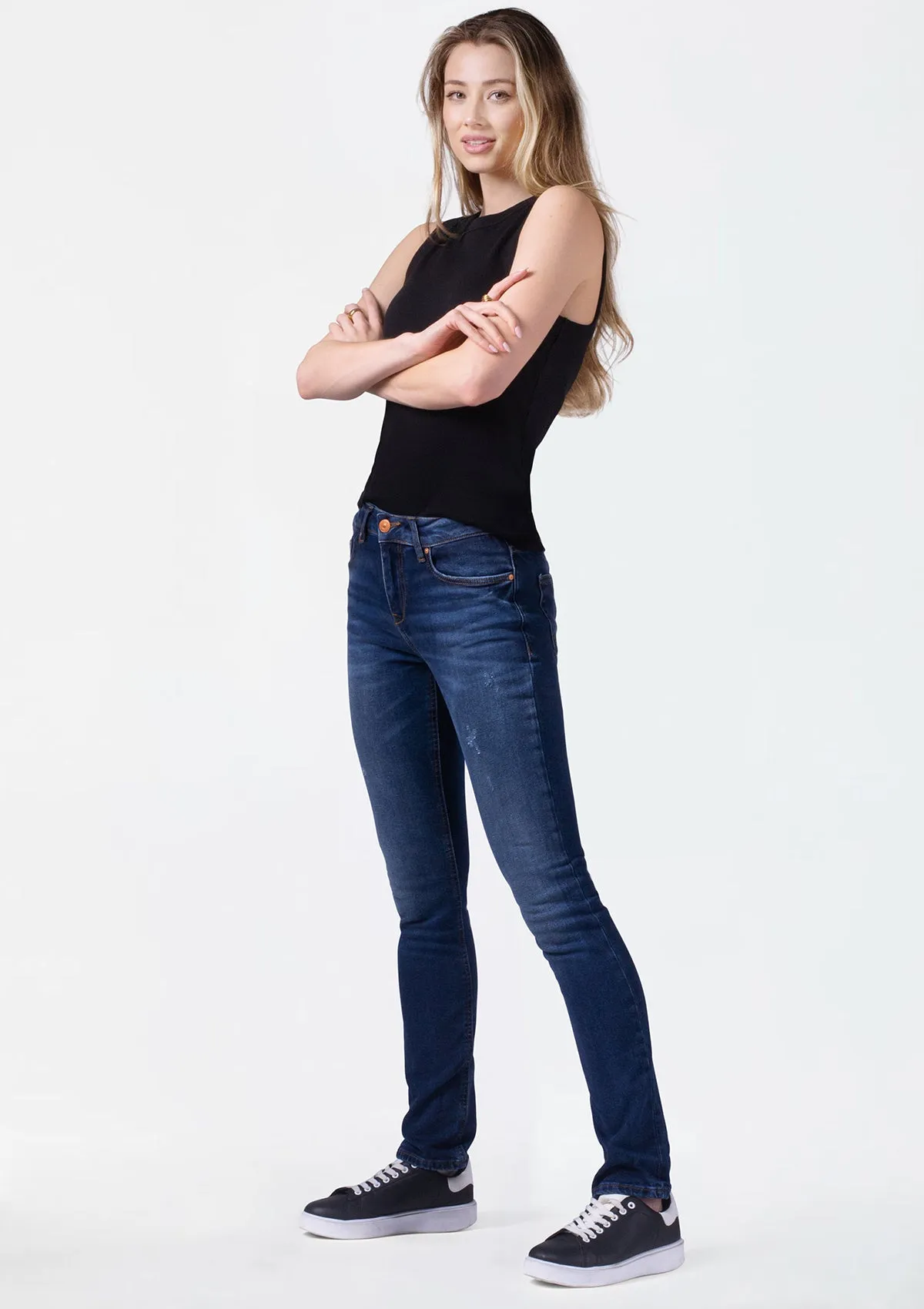 Aspen Y Winona Mid Rise Slim Straight Jean